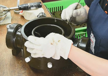 インベストメント鋳造プロセスステップ5 - ワックスパターンのバリ取り